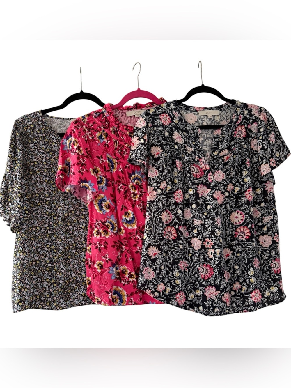 ❌Sold❌ 3 LOFT Short Sleeved Tops